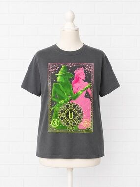 Wicked girls short sleeve t-shirt size small 6/7